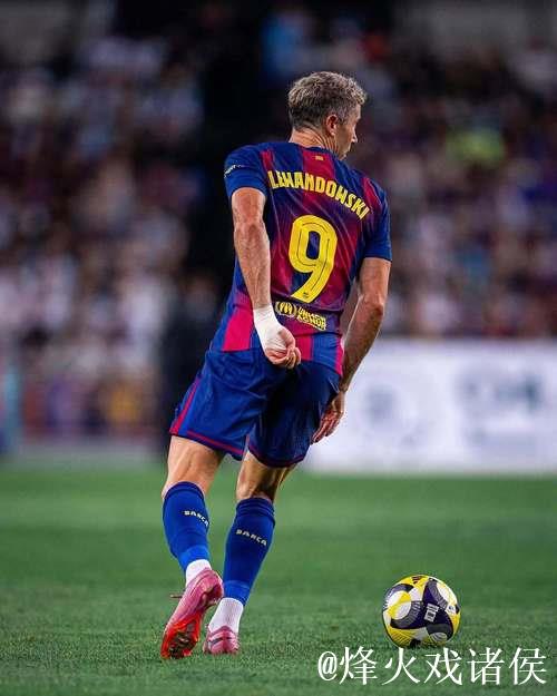 德甲官方:莱万荣膺本轮最佳球员 新赛季5战轰入9球 德甲官方:莱万荣膺本轮最佳球员 新赛季5战轰入9球